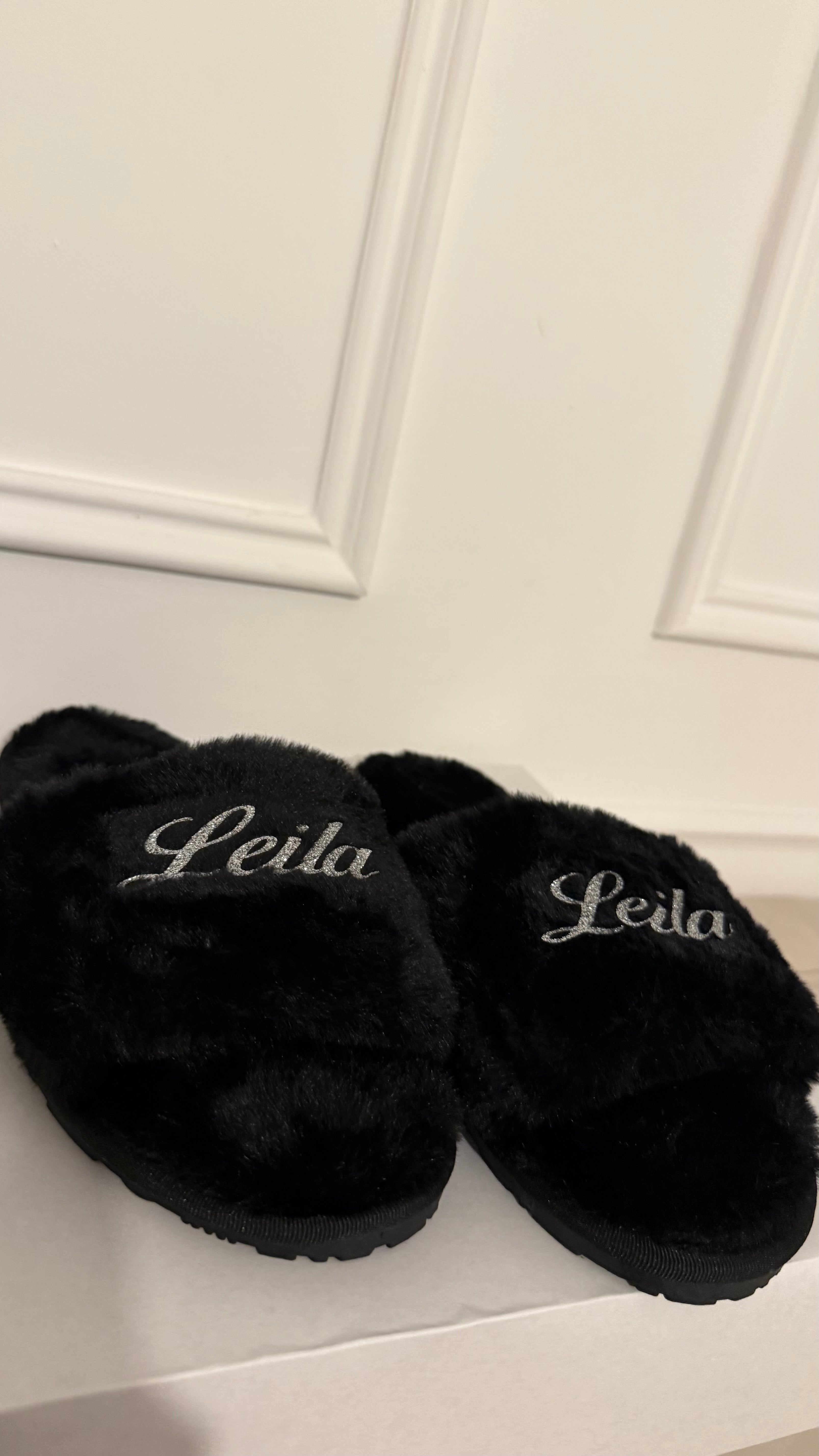 Pantoufles en fausse fourrure – Confort, douceur et élégance