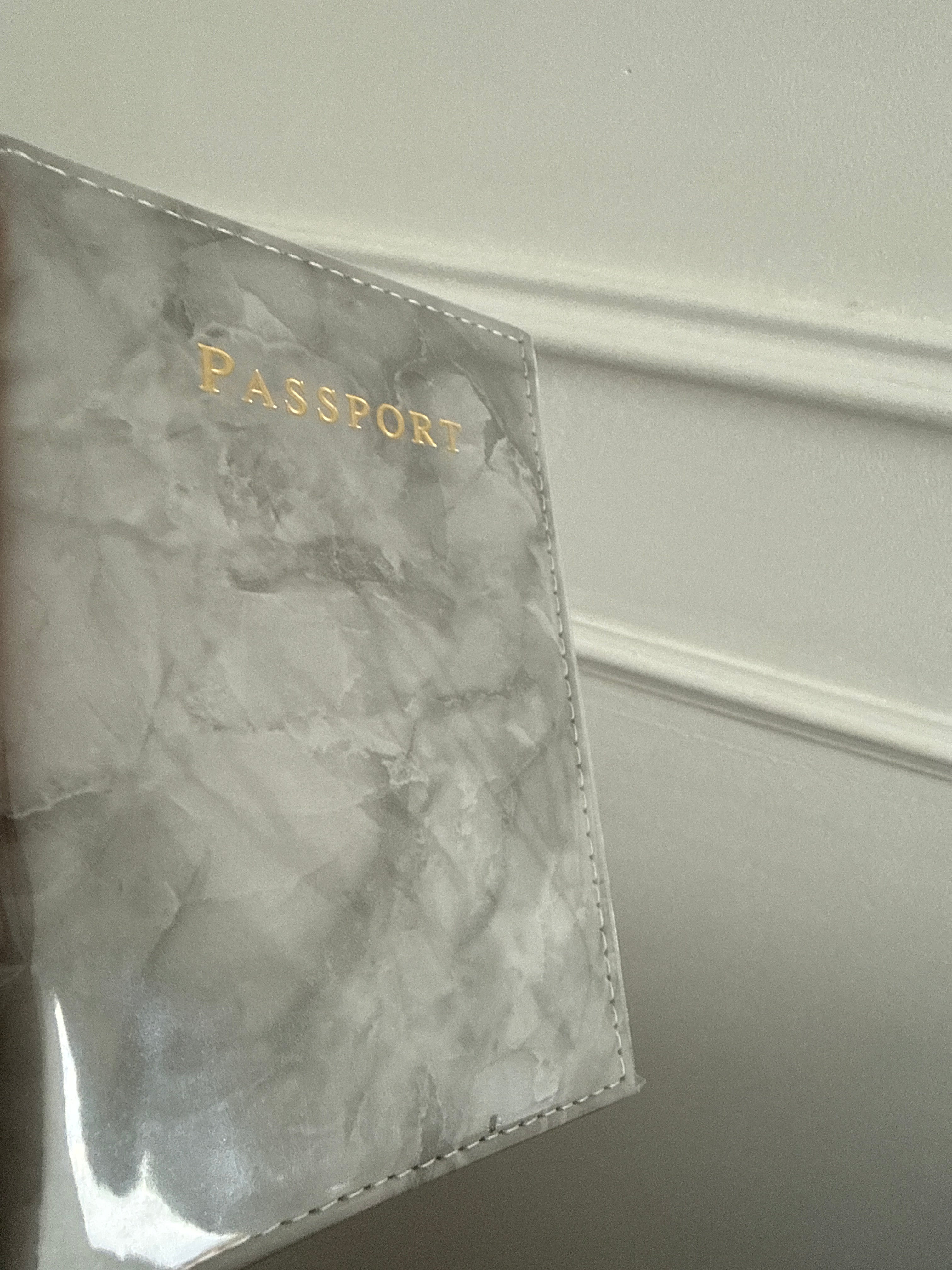 Protège Passeport Personnalisé – Idéal pour Voyages et Cadeaux